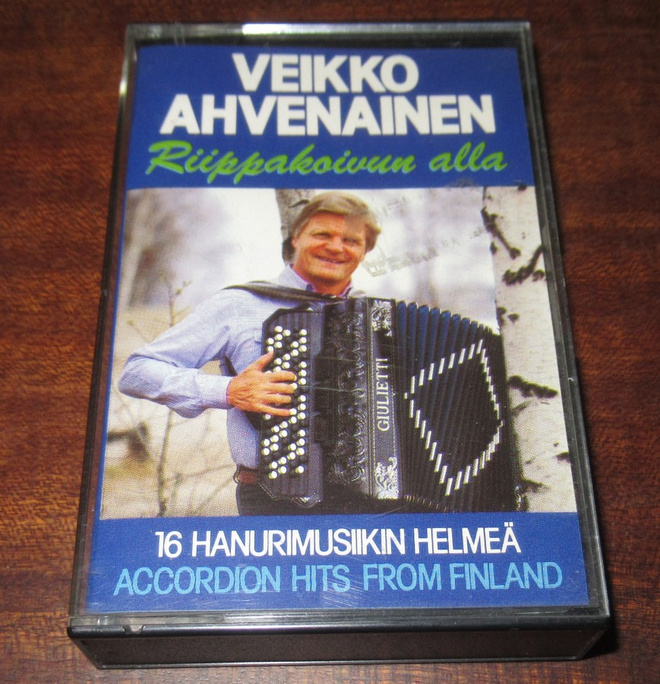 Veikko Ahvenainen: Riippakoivun alla c-kasetti