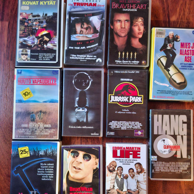 11 kpl VHS-elokuvia (mm. Jurassic Park, Truman Show)