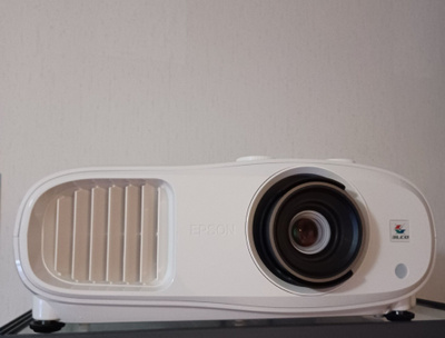 EPSON EH-TW7000 4K UHD PROJEKTORI