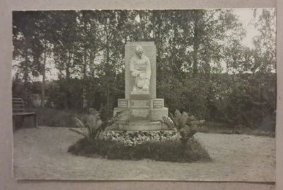 Jämsä: 1928 Sankaripatsas *** (689)