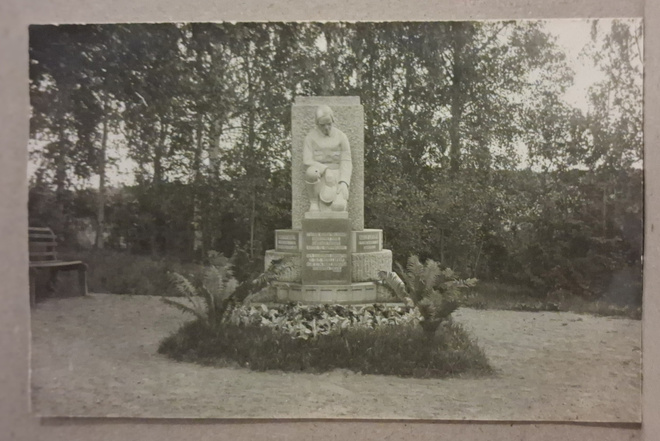 Jämsä: 1928 Sankaripatsas *** (689)