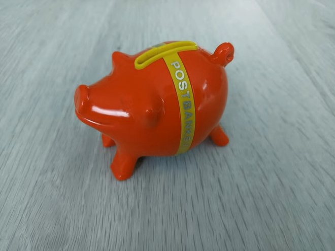 Postipankki - pieni punainen säästöpossu - Postbanken