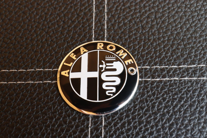 Alfa Romeo Konepellin / Takakontin Merkki 74mm