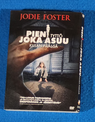Pieni tyttö, joka asuu kujan päässä
