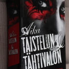 Laini Taylor : Aika taistelun & tähtivalon ( 1.p. 2012 k.po) - pikkukuva 1