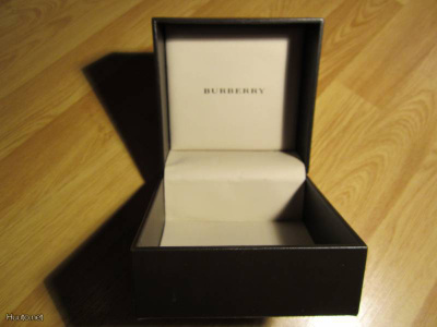 BURBERRY KOTELO NAHKAA? 13X13X10CM