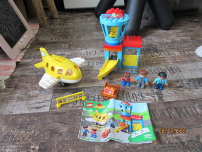 Lego Dublo lentokenttä setti.