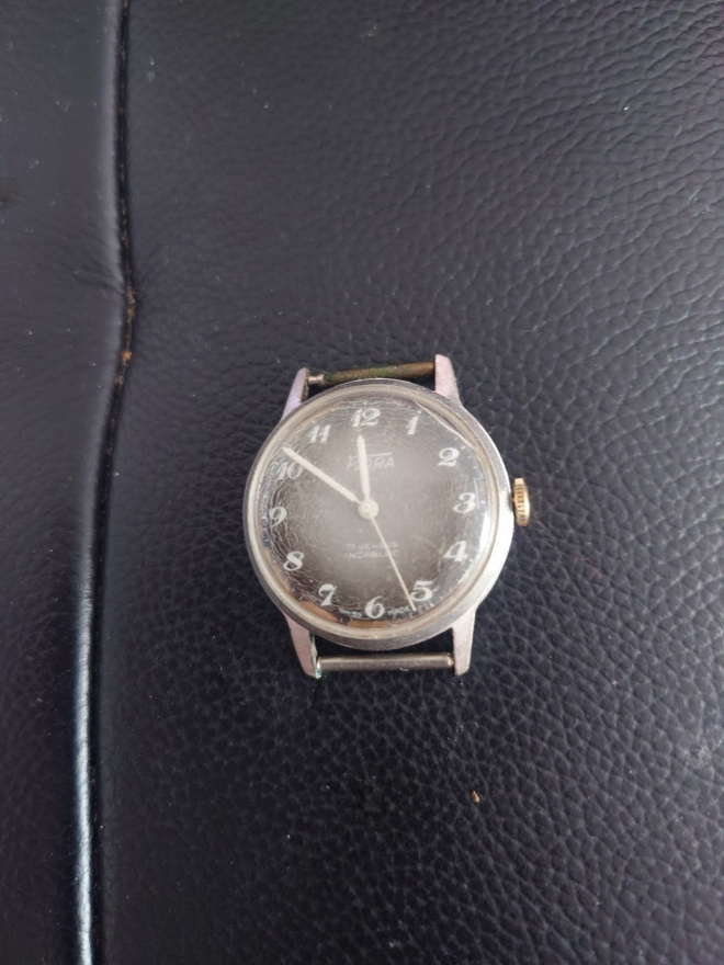flora kello swiss made