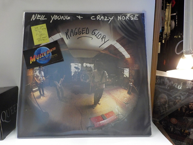 NEIL YOUNG AND CRAZY HORSE - RAGGED GLORY - M-/EX+ LP