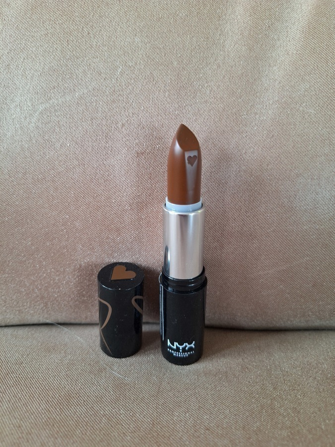 NYX SHOUTLOUD SATIN UUSI HUULIPUNA 20SD02 GRIND