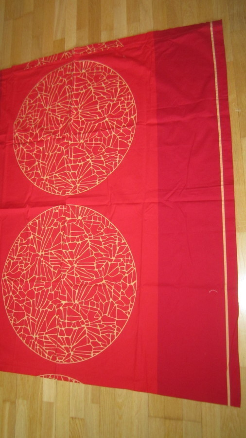 Pöytäliina, punainen, puuvillaa 125x  130cm