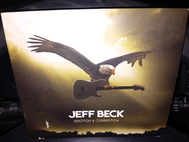 CD + DVD Jeff Beck : Emotion & Commotion ( SIS POSTIKULU