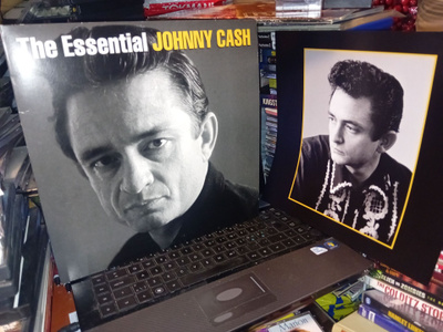 2LP Johnny Cash : The Essential ( SIS POSTIKULU )