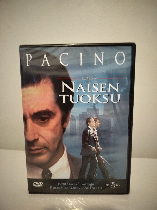 naisen tuoksu (muoveissa)