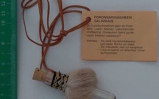 matkamuisto poronsarvijauhe nahkanauhassa