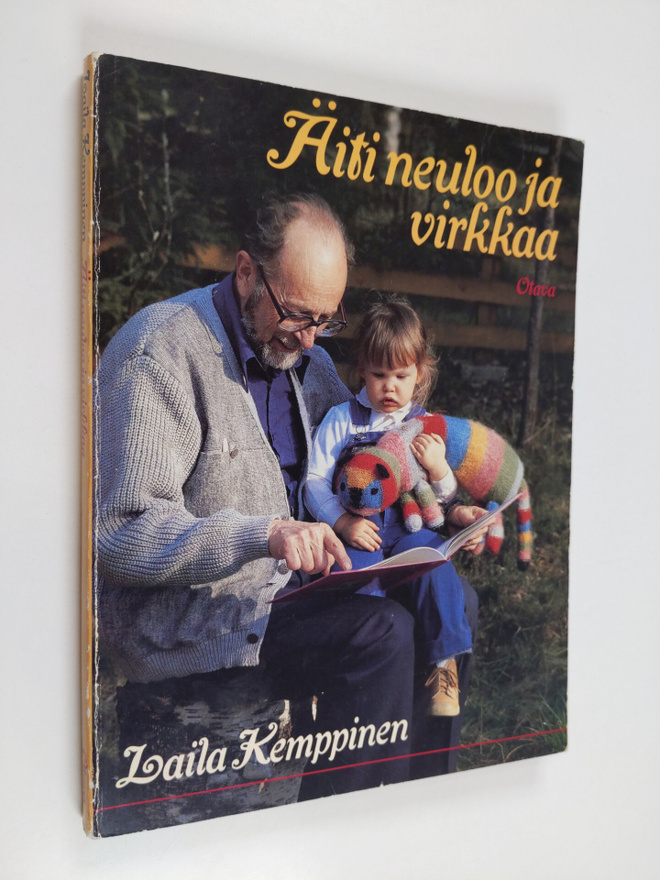 Laila Kemppinen : Äiti neuloo ja virkkaa