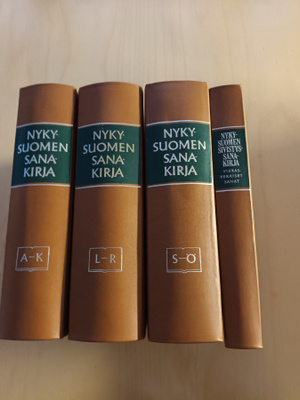 Nykysuomen sanakirja + Nykysuomen sivistyssanakirja