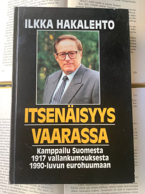 Ilkka Hakalehto - Itsenäisyys vaarassa: kamppailu Suomesta..