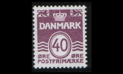 Tanska 745 ** Aaltoviiva 40 öre violetti (1981)