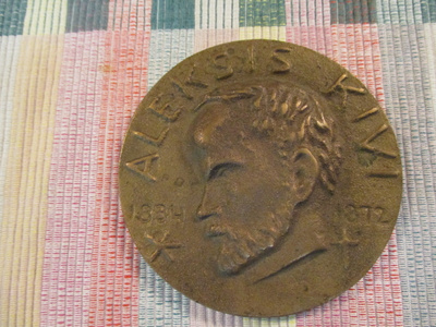 Aleksis Kivi reliefi/mitali 1834-1872/Ahti Viktor Karlsson.