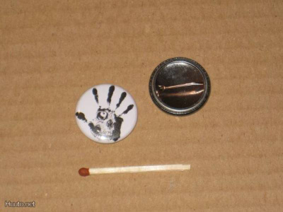 Pushead Skull & Hand rintanappi 1"