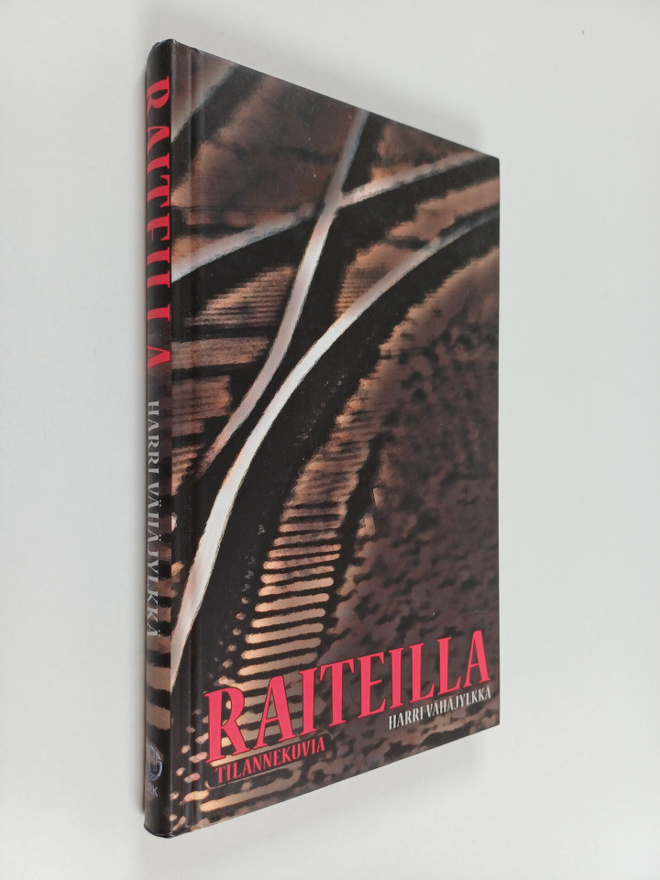 Harri Vähäjylkkä : Raiteilla : tilannekuvia