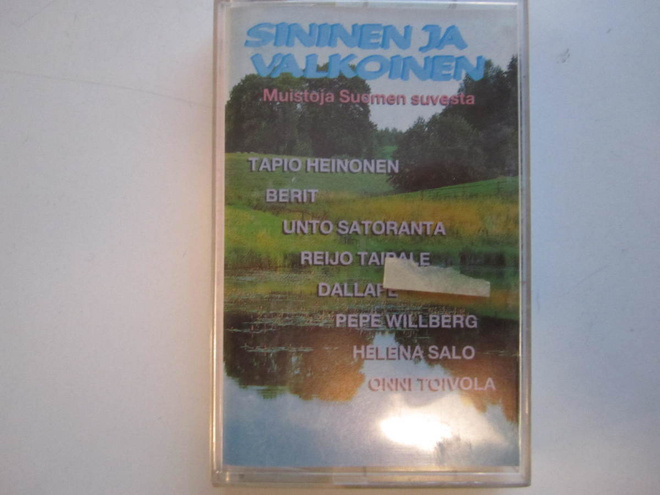 KASETTI SININEN JA VALKOINEN