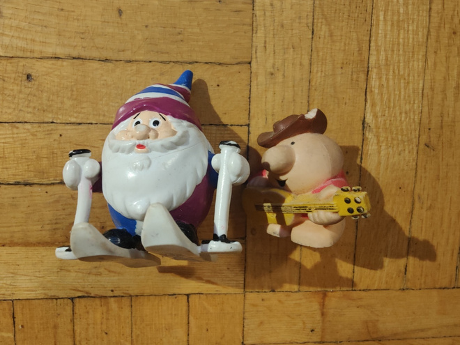 Schleich hiihtäjä ja ranskalainen tyyppi