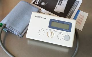 Omron M4 verenpainemittari
