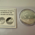 Hopeakolikko—10 euroa—60 rauhan vuotta 2005 juhlaraha - pikkukuva 1