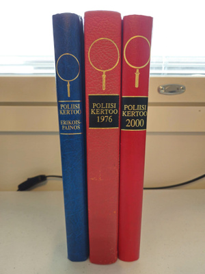 Poliisi Kertoo kirjoja