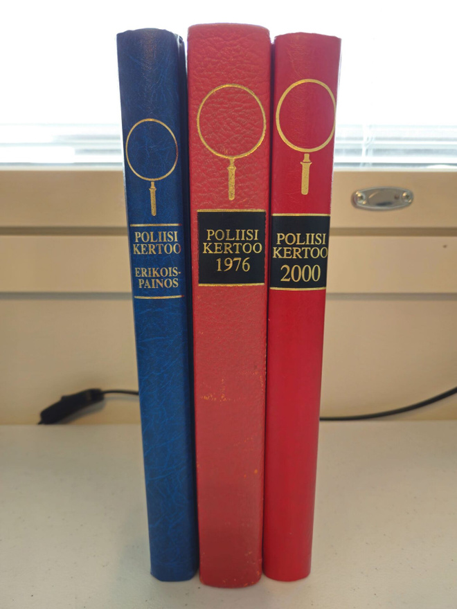 Poliisi Kertoo kirjoja