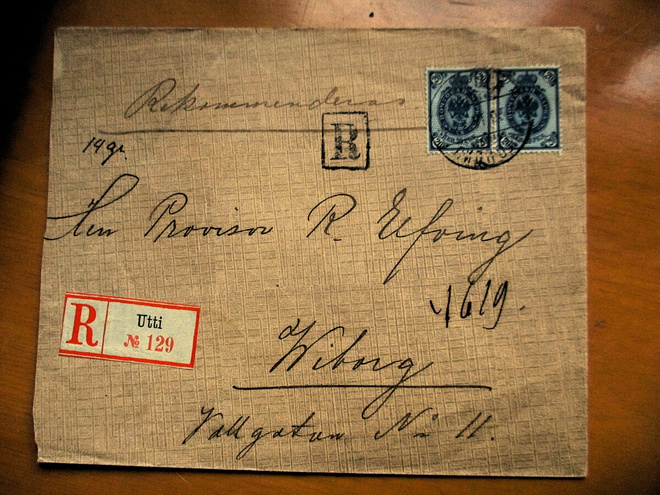 1905 Utti musta kirjausleima R  kuorella