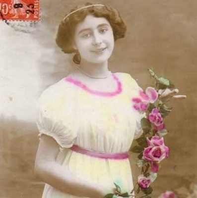 NAINEN / Lempeän kaunis tummasilmäinen mademoiselle. 1900-l.