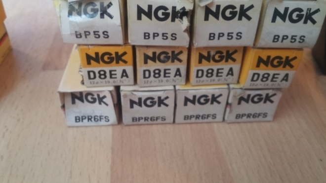 Sytytystulpat NGK BP5S, D8EA, BPR6FS(R) 4kpl sarja