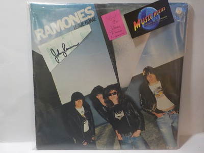 RAMONES - LEAVE HOME VG-/EX- LP + JOHNNYN NIMMARI