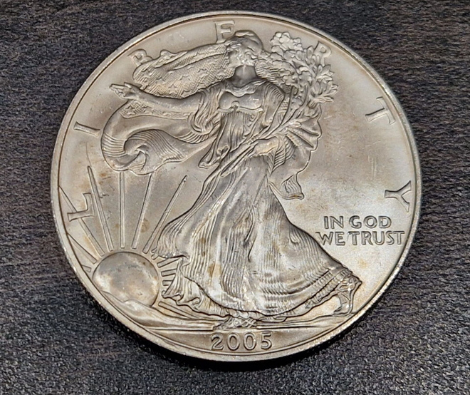 1 oz 999 Hopea raha American Silver Eagle 2005 one dollar