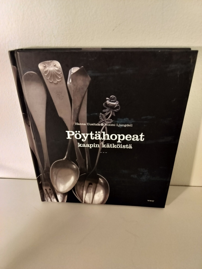 Pöytähopeat kaapin kätköistä