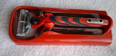 Gillette Mach 3 Turbo punainen partakone