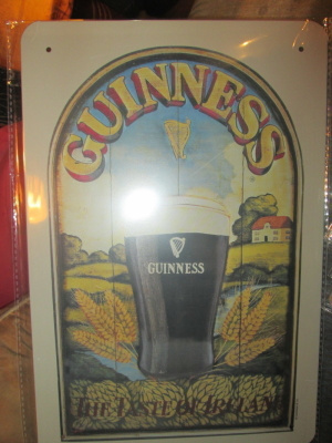 Peltikyltti olut. Guinness. The Taste of Ireland