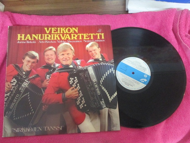 VEIKON HANURIKVARTETTI - sirkkojen tanssi