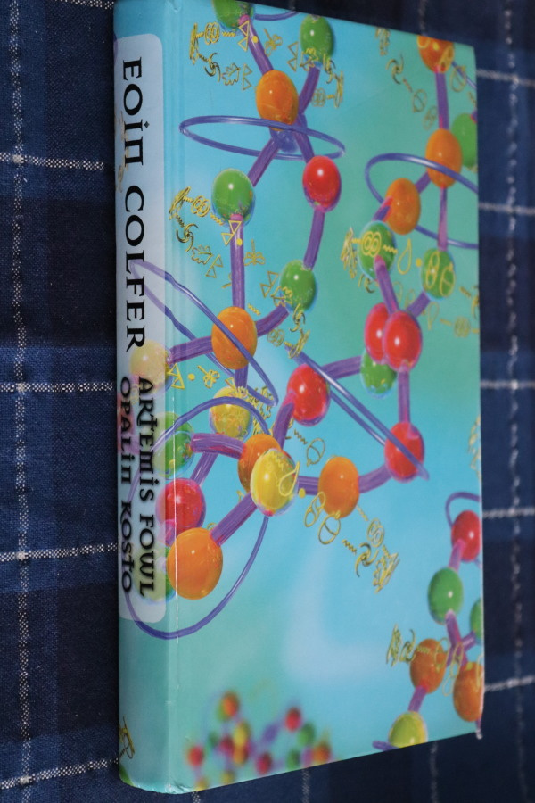 Eoin Colfer : Artemis Fowl  Opalin kosto ( 1.p. 2005 )