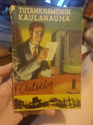 Outsider : Tutankhamonin kaulanauha