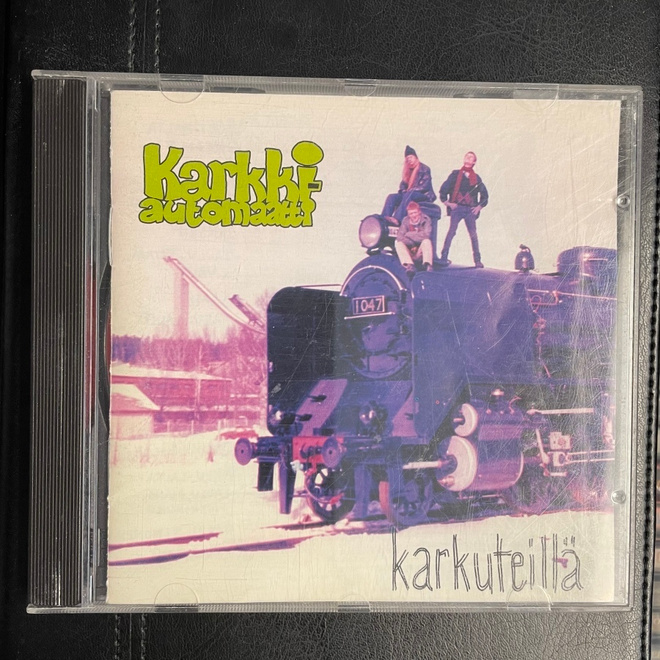 KARKKIAUTOMAATTI - Karkuteillä cd (originaali)