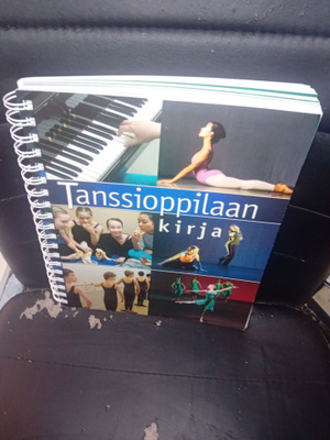 Ahonen : Tanssioppilaan kirja ( SIS POSTIKULU )
