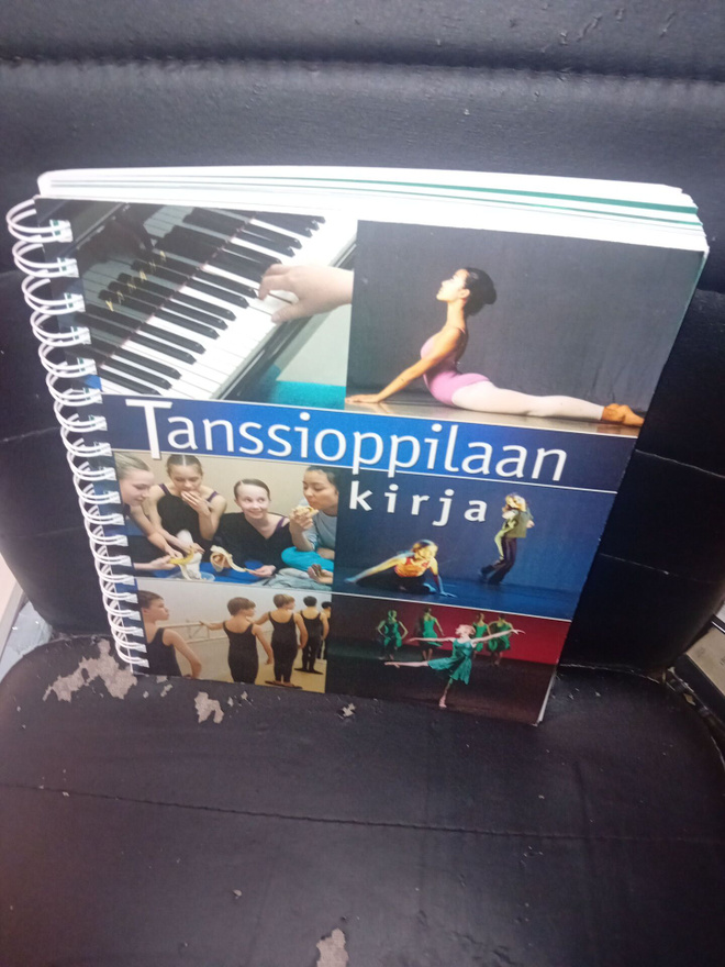 Ahonen  : Tanssioppilaan kirja ( SIS POSTIKULU )