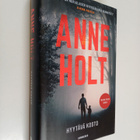 Anne Holt : Hyytävä kosto - pikkukuva 1