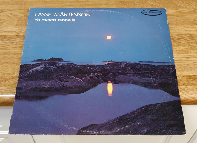 Lasse Mårtenson Yö meren rannalla