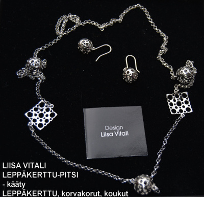 LIISA VITALIN LEPPÄKERTTU- PITSI -kääty ja pallo-korvakorut
