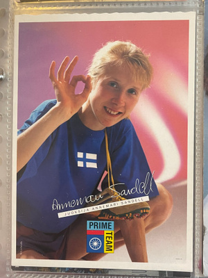 Annemari Sandell nimikirjoitus kortissa